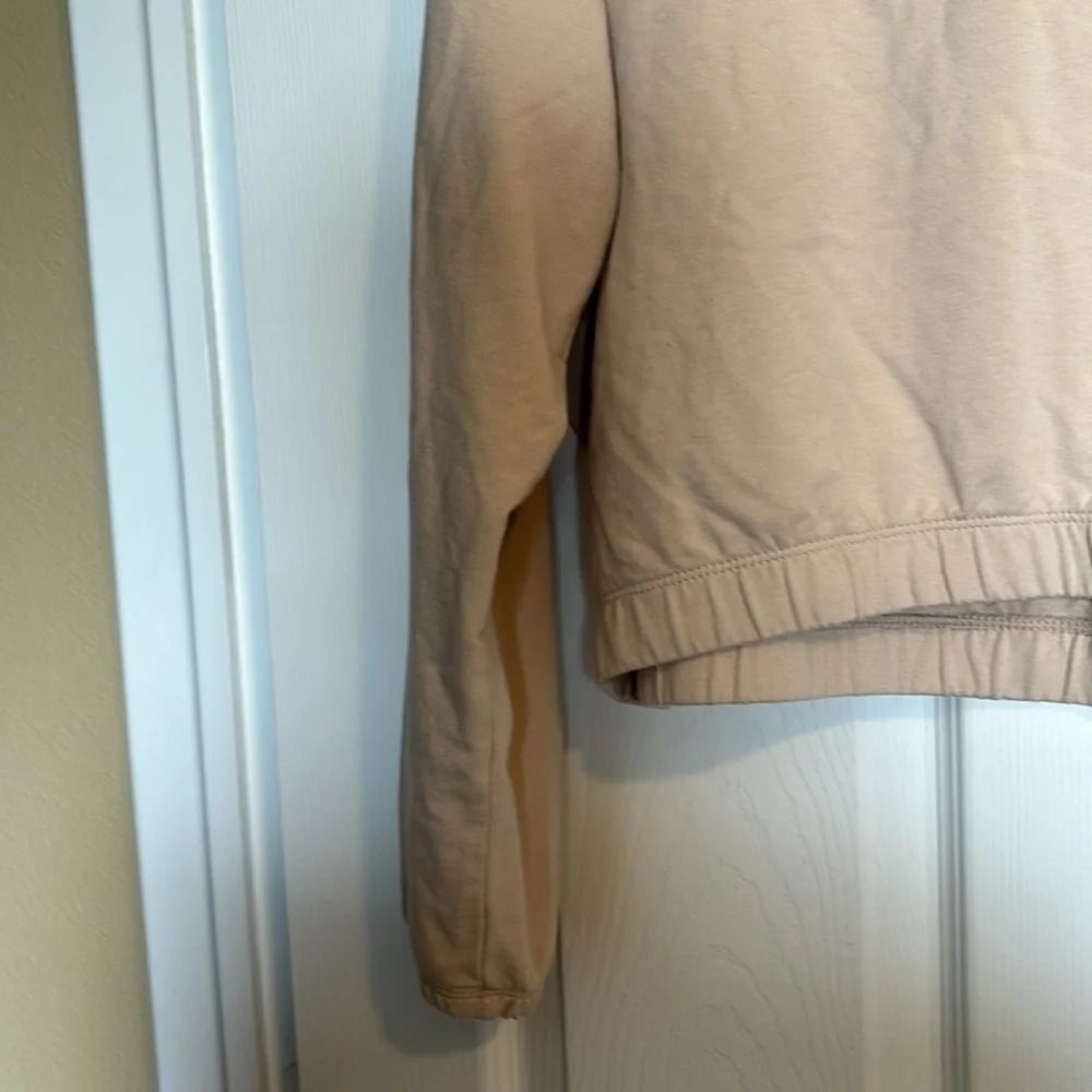 Offline by Aerie women’s cream color crop sweatshirt size large - Picture 5 of 9